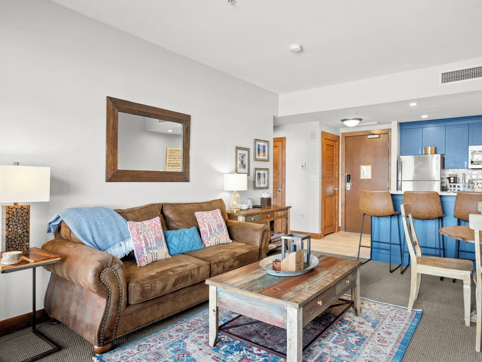 Living Room / Kitchen