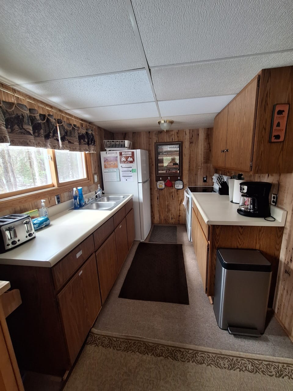 Kitchen with all the necessary utilities and tools you'll need. 