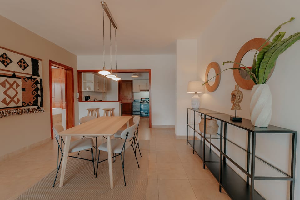 Apartment | Living area | 50-inch Smart TV with cable channels, TV, Netflix