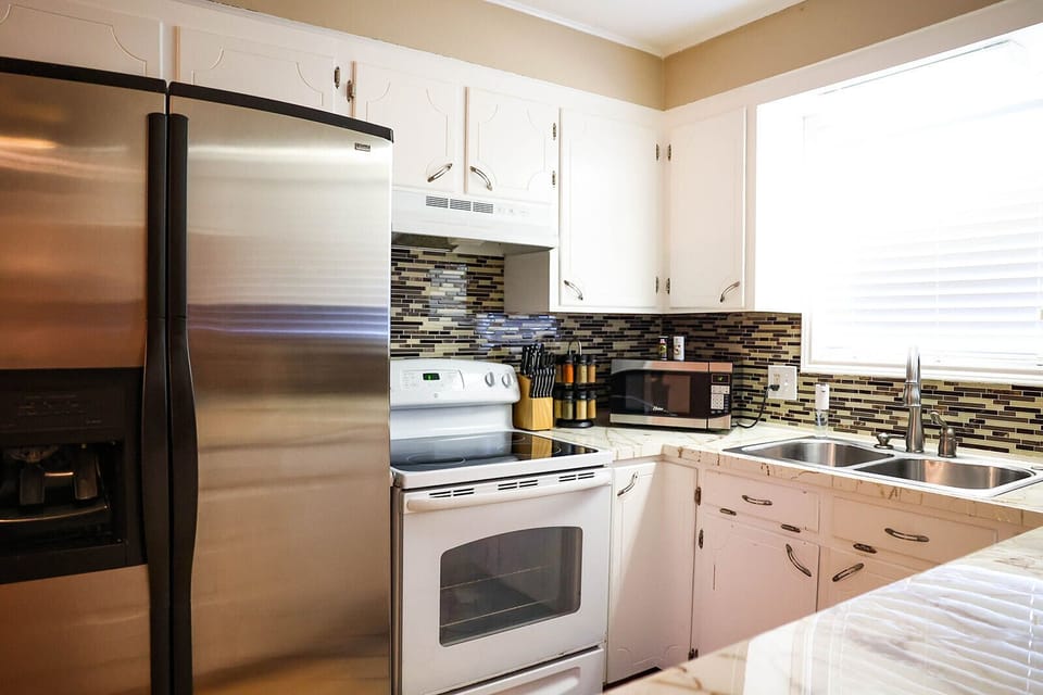 Kitchen has fridge, oven, microwave, and dishwasher for your convenience.