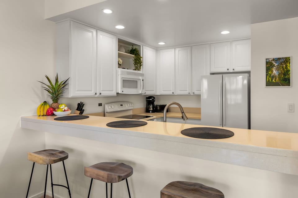Bright, clean, fully stocked kitchen
