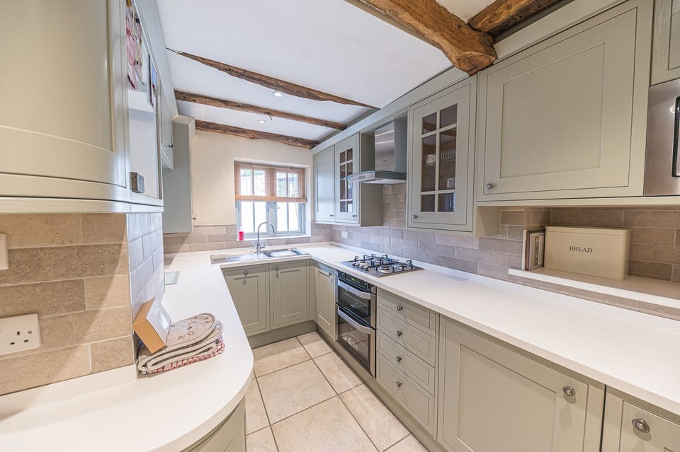 2 Dixon Ground kitchen