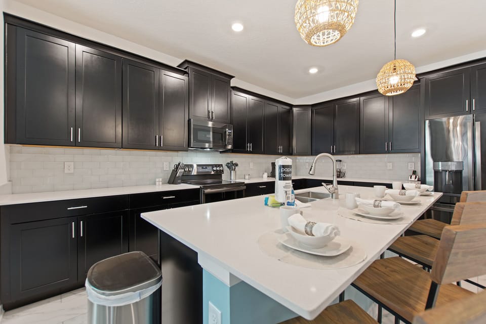 Fully-equipped kitchen with counter top