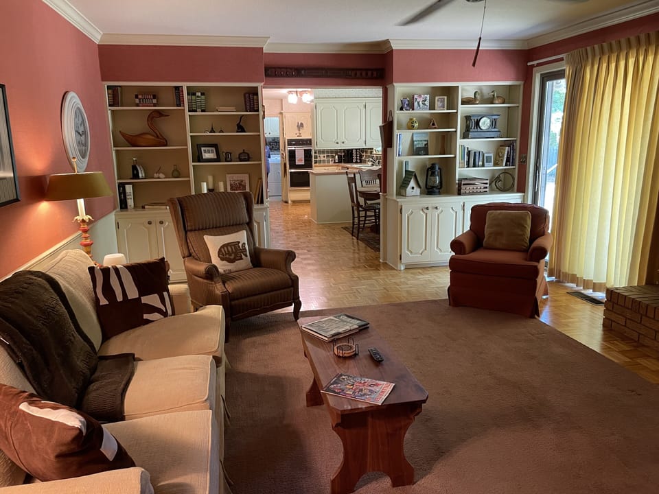 Great areas with open spaces! Great for reunions & holidays with family!