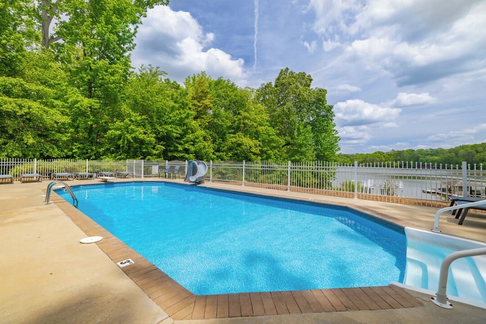 Swimming pool with the lake in the background