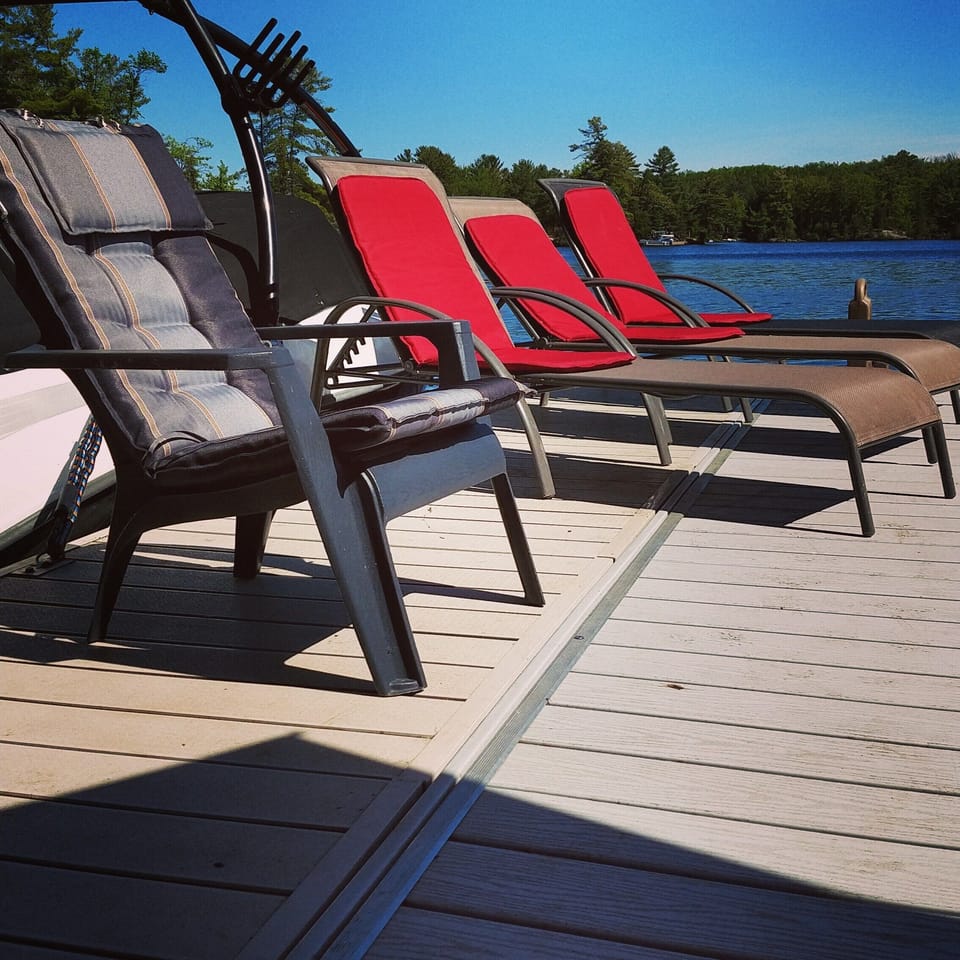 Large dock with all-day sun