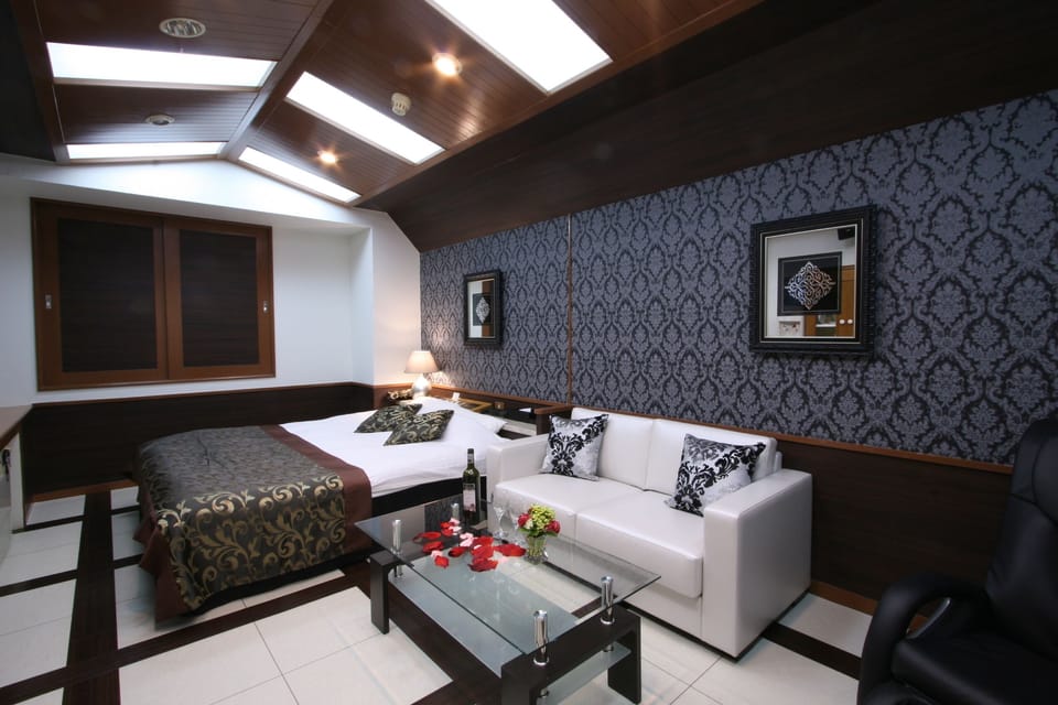 Basic Double Room | Free WiFi, bed sheets