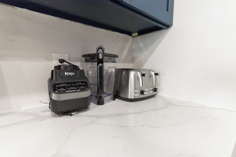 All utensils, ice machine, Keurig/regular coffee maker toaster, blender
