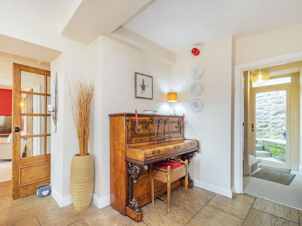 Cottage | Interior