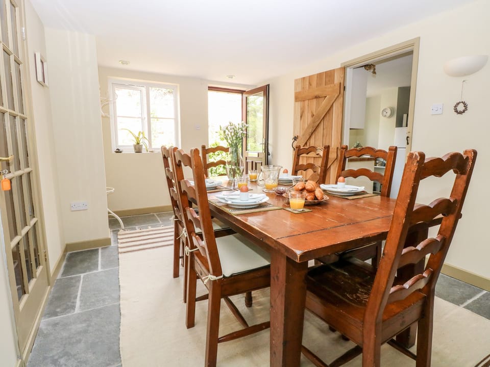 Cottage | Interior