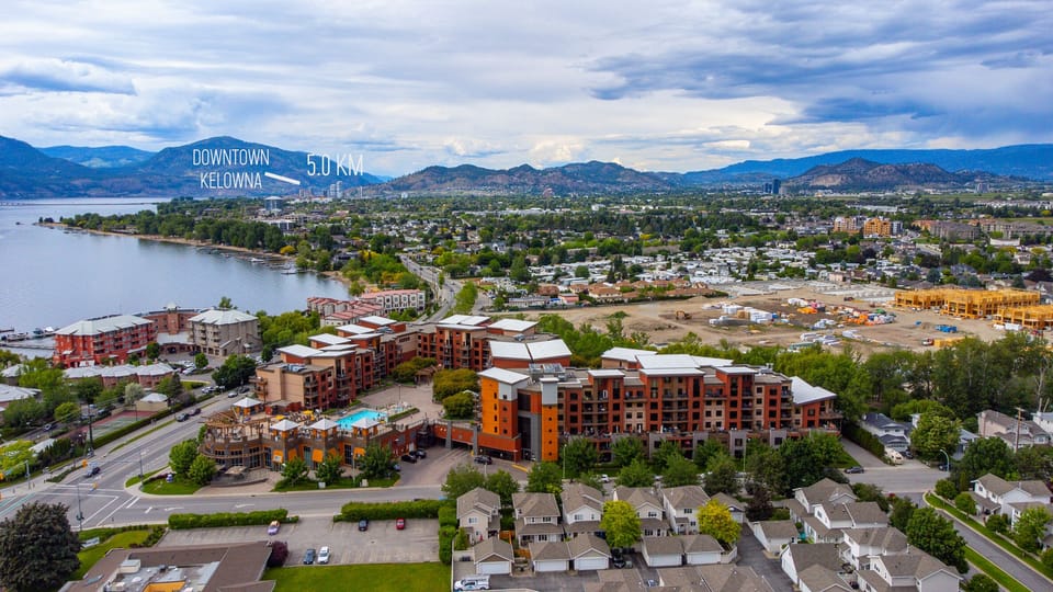 5-minute drive to downtown
