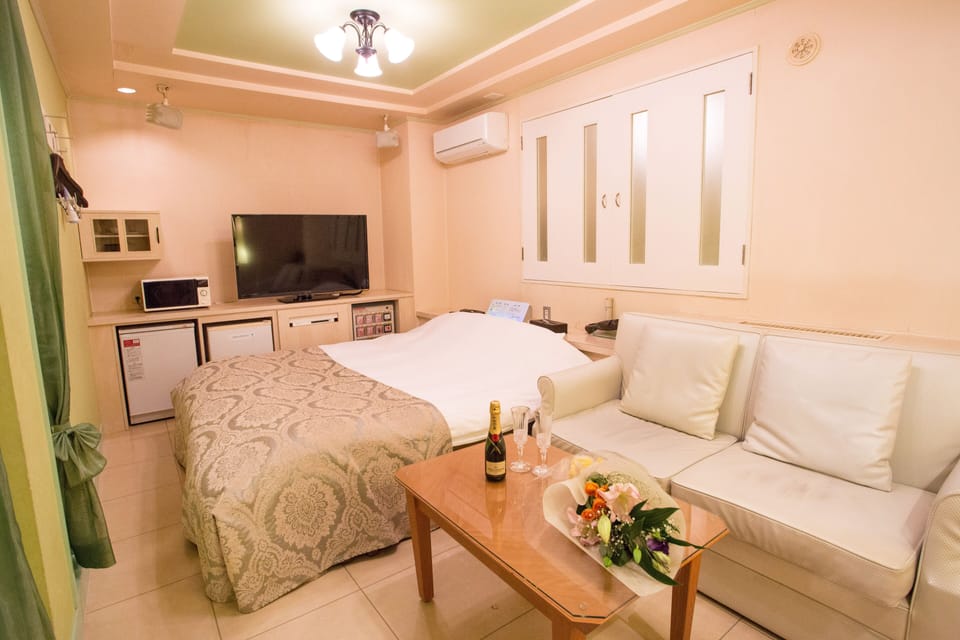 Double Room | Individually decorated, individually furnished, free WiFi, bed sheets