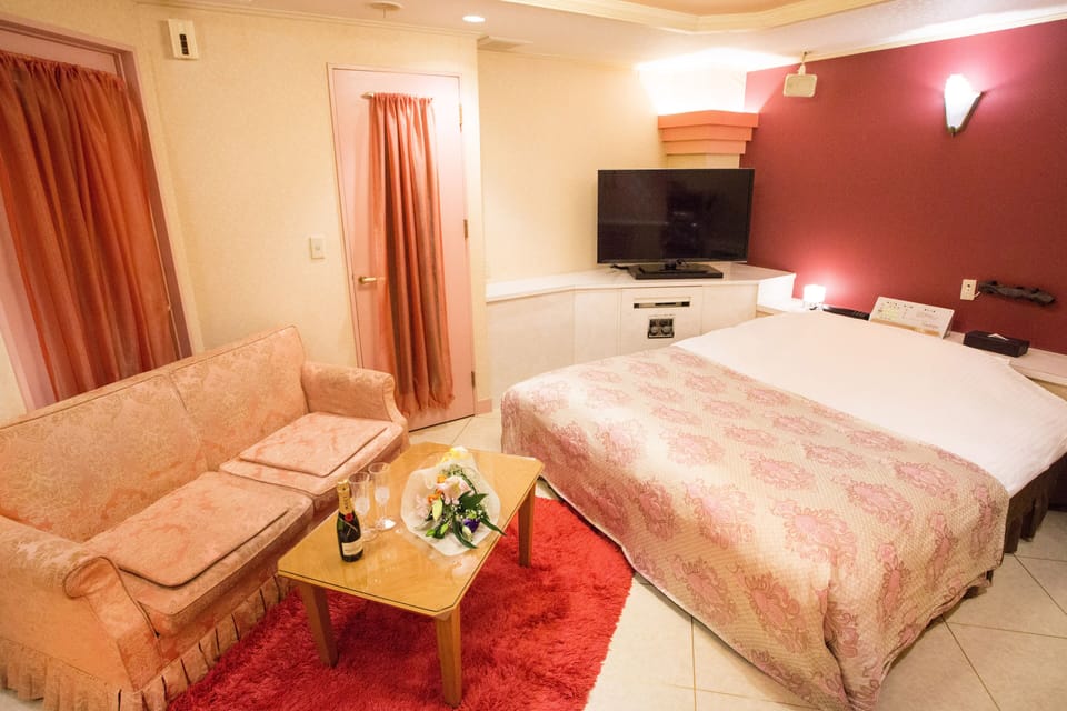 Double Room | Individually decorated, individually furnished, free WiFi, bed sheets