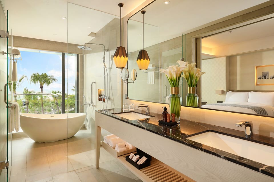 Premier Twin Room | Bathroom | Shower, free toiletries, hair dryer, bathrobes
