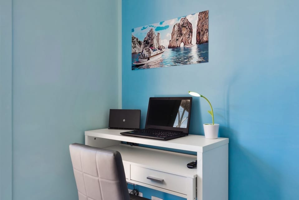 Experience Meta on Foot | Private Parking, Balcony & Comfort Apartment in Piano di Sorrento