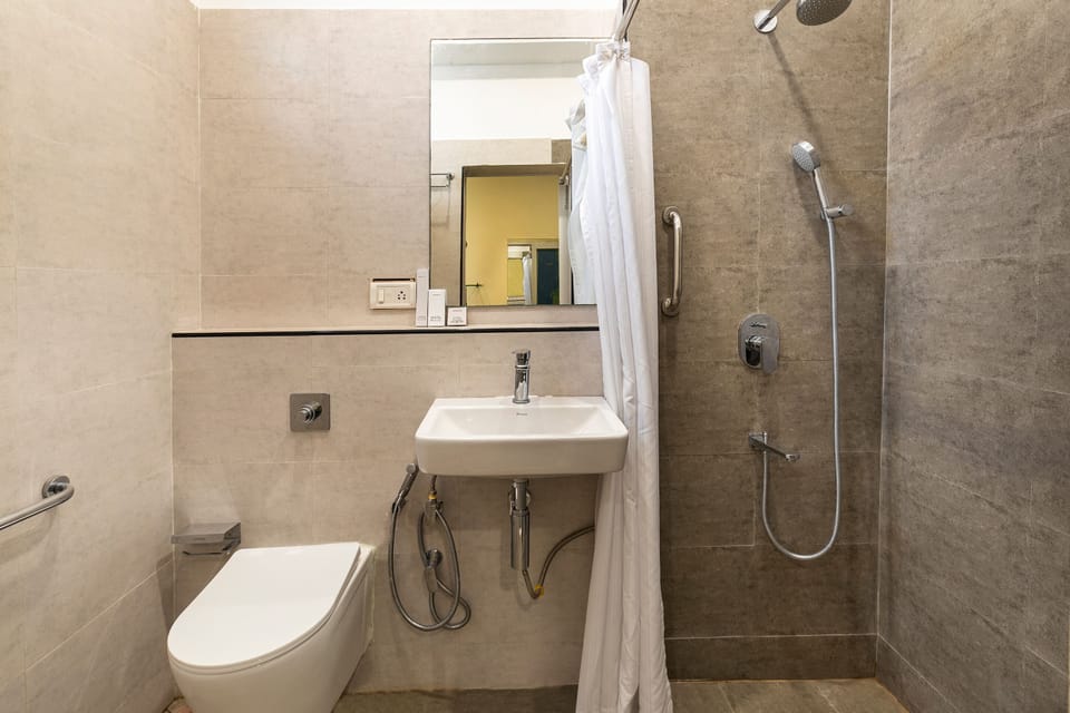 Premium Room | Bathroom | Free toiletries, hair dryer, slippers, towels