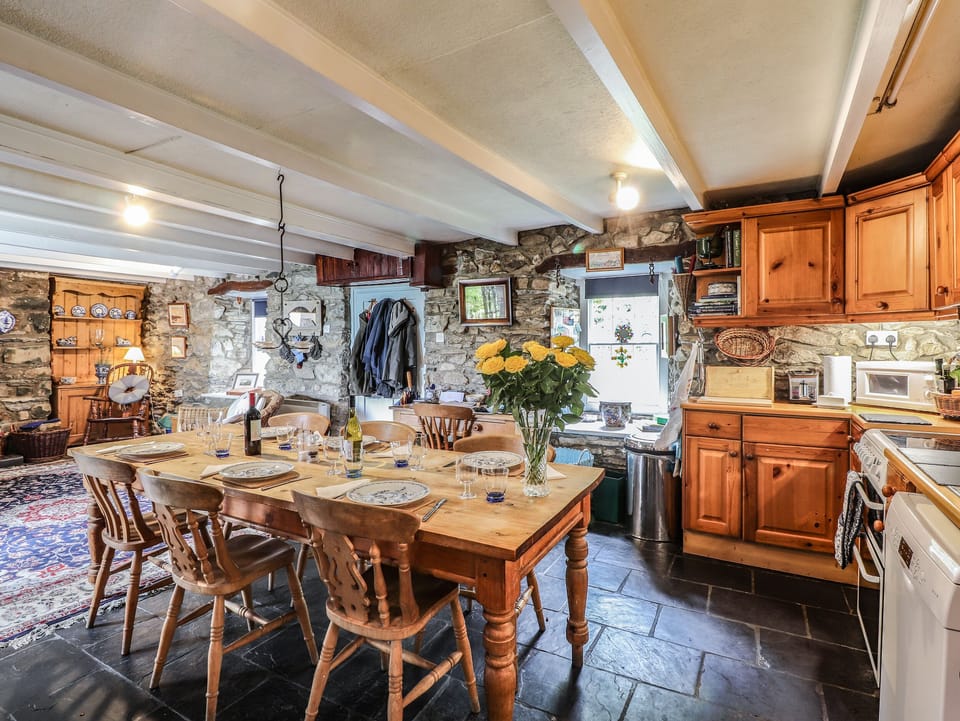 Cottage | Private kitchen | Fridge, microwave, dishwasher, electric kettle