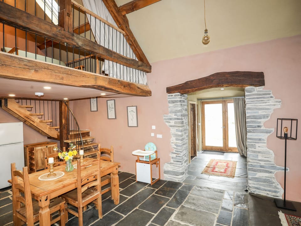 Cottage | Living room | Fireplace
