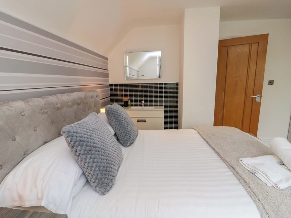 Cottage | 5 bedrooms, individually decorated, individually furnished, free WiFi
