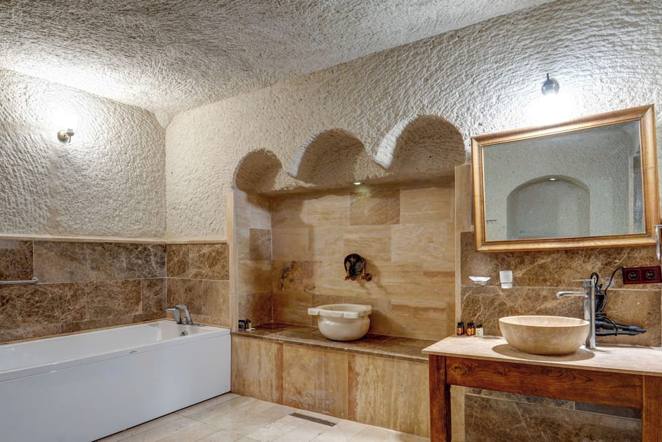 Luxury Quadruple Room | Bathroom | Hair dryer, slippers, towels, soap