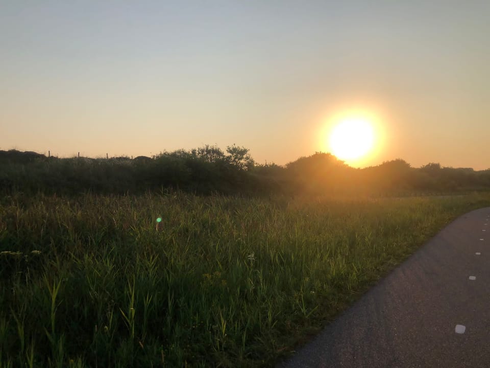 Avondwandeling langs het strand. Je fietst er binnen 15 minuten naar toe.