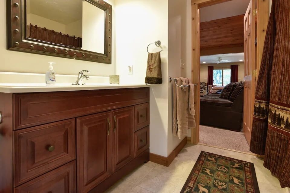 This full bathroom is a private ensuite to the primary bedroom.