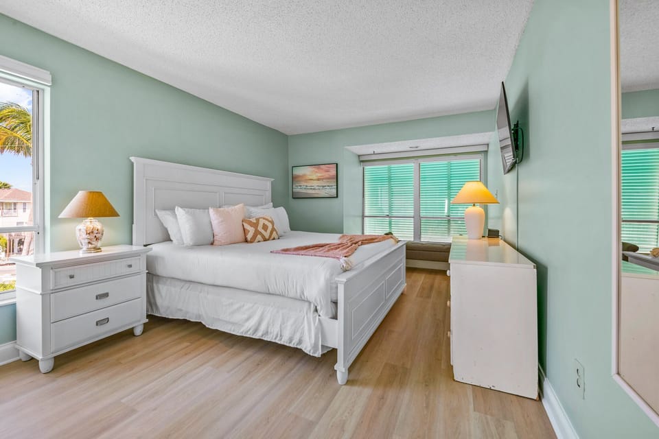 Second Bedroom, King