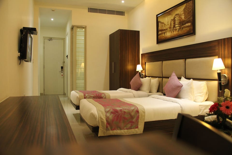 Minibar, in-room safe