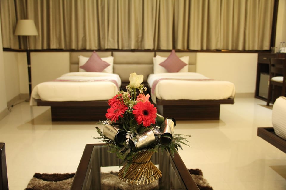 Deluxe Room | Minibar, in-room safe