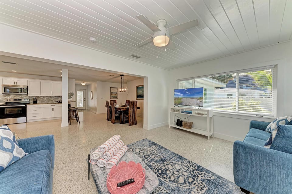 Wave N Sea Living Room Area