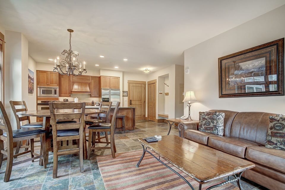 Condo, 2 Bedrooms | Dining
