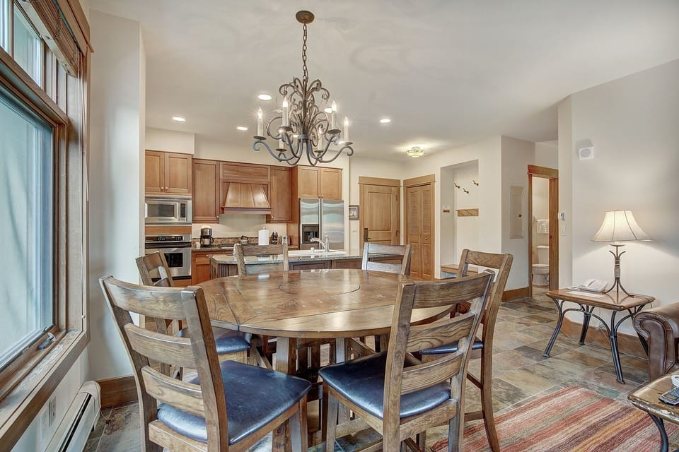 Condo, 2 Bedrooms | Dining