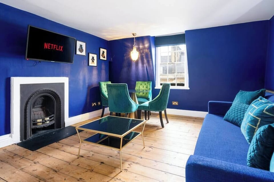 Come and experience Bath from this stunning apartment!

