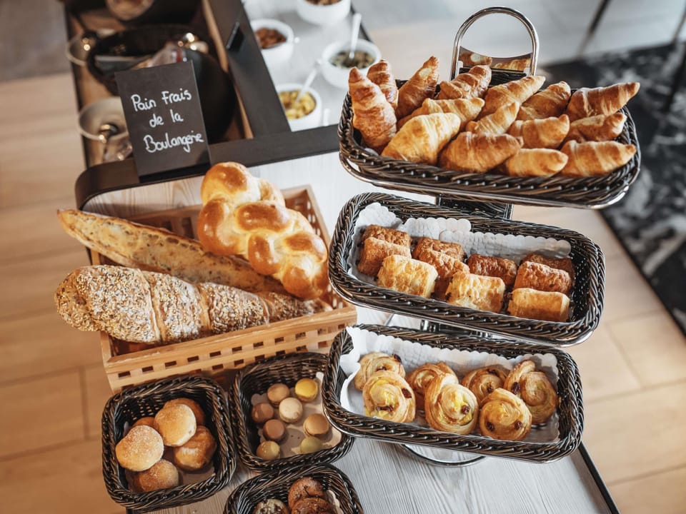 Daily buffet breakfast for a fee