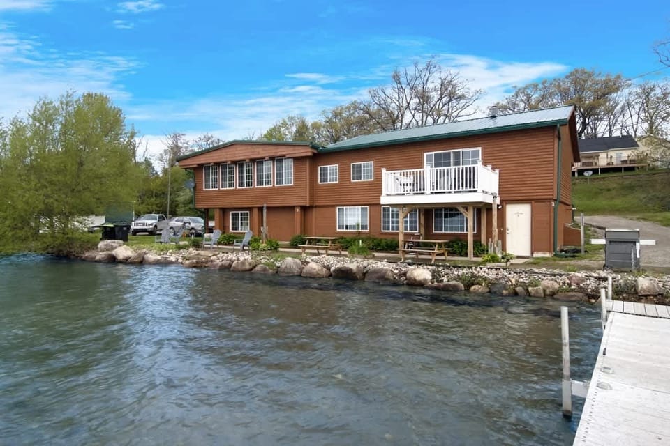 View of backside of the Retreat