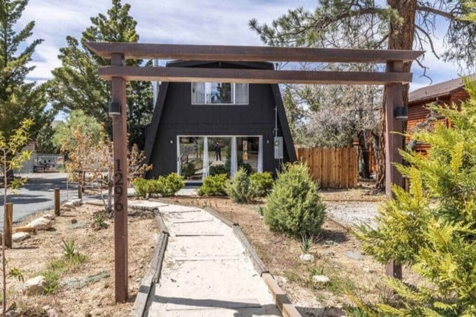  Beautiful flat front yard for you to enjoy and even to perhaps gather some pine cones. Modified a frame design homes represent a time when houses were build out of healthy solid wood and could withstand massive snow loads that sometimes come!