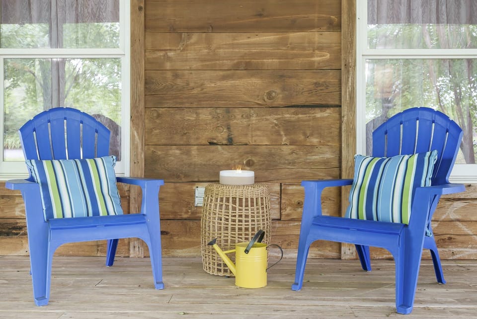 Chairs are on both front and back porches providing plenty of seating.