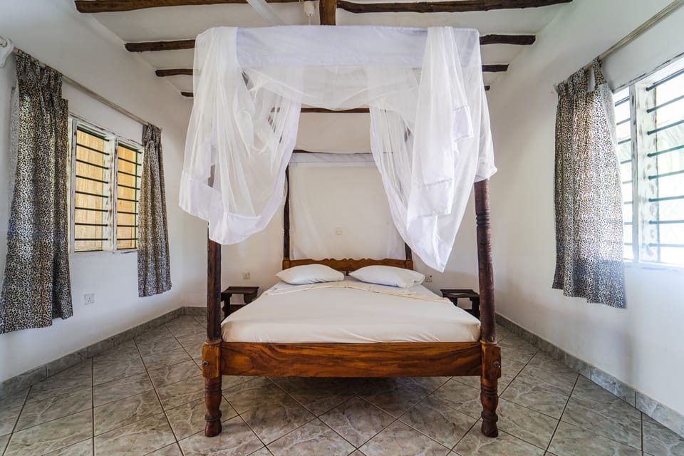 Premium bedding, desk, blackout drapes, soundproofing