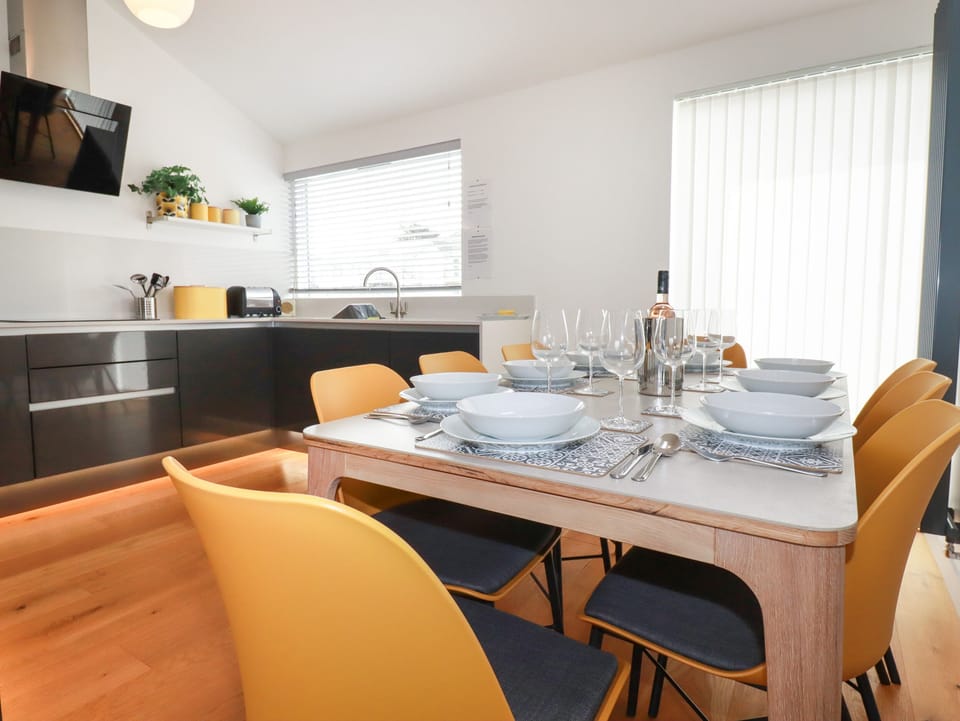 Cottage | Private kitchen | Fridge, microwave, dishwasher, electric kettle