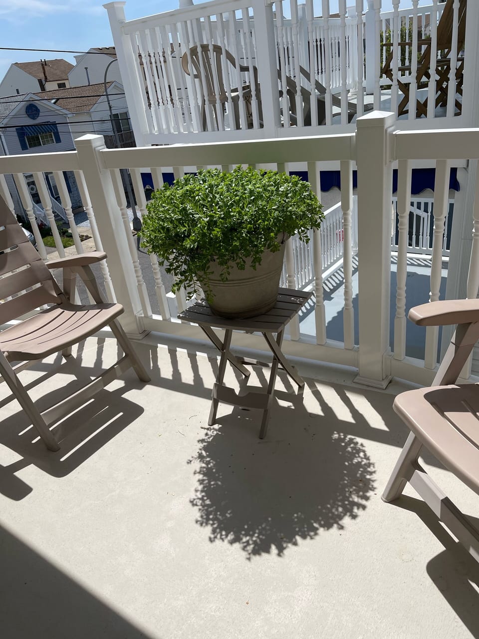 One balcony