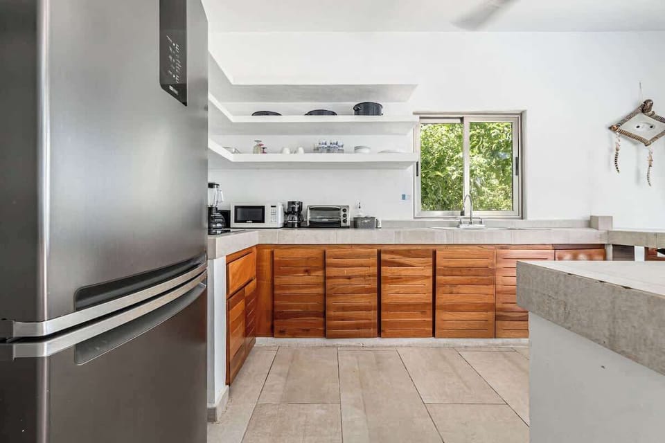Fully equipped kitchen with the essentials