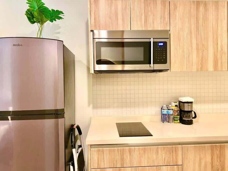 Cocina. Refrigerador. Microondas. Cafetera