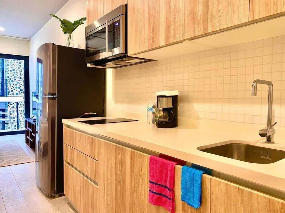 Cocina. Refrigerador. Microondas. Cafetera