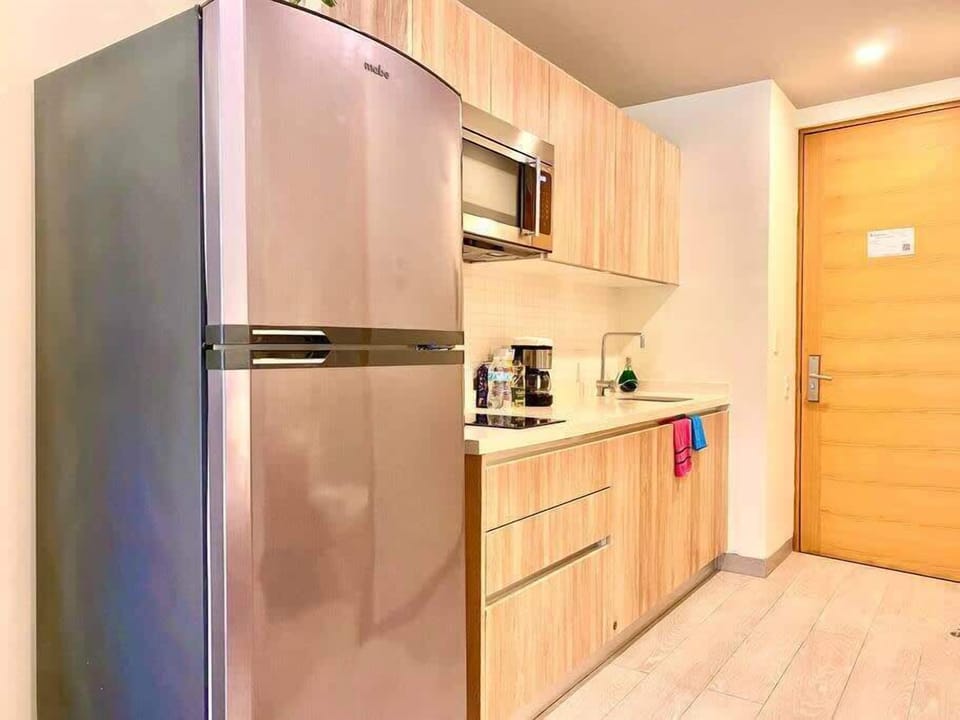 Cocina. Refrigerador. Microondas. Cafetera