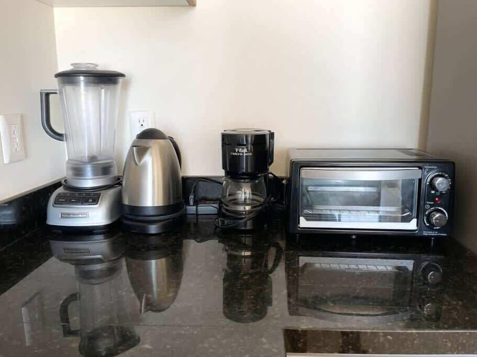 Kitchen and coffee area