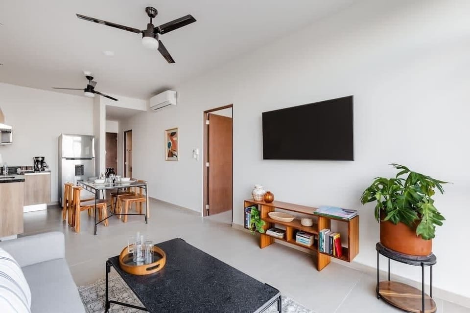 Living room. Kitchen and dining room. 