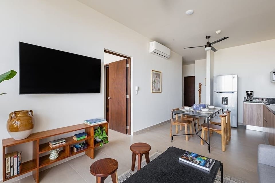 Living room. Dining room and kitchen. 