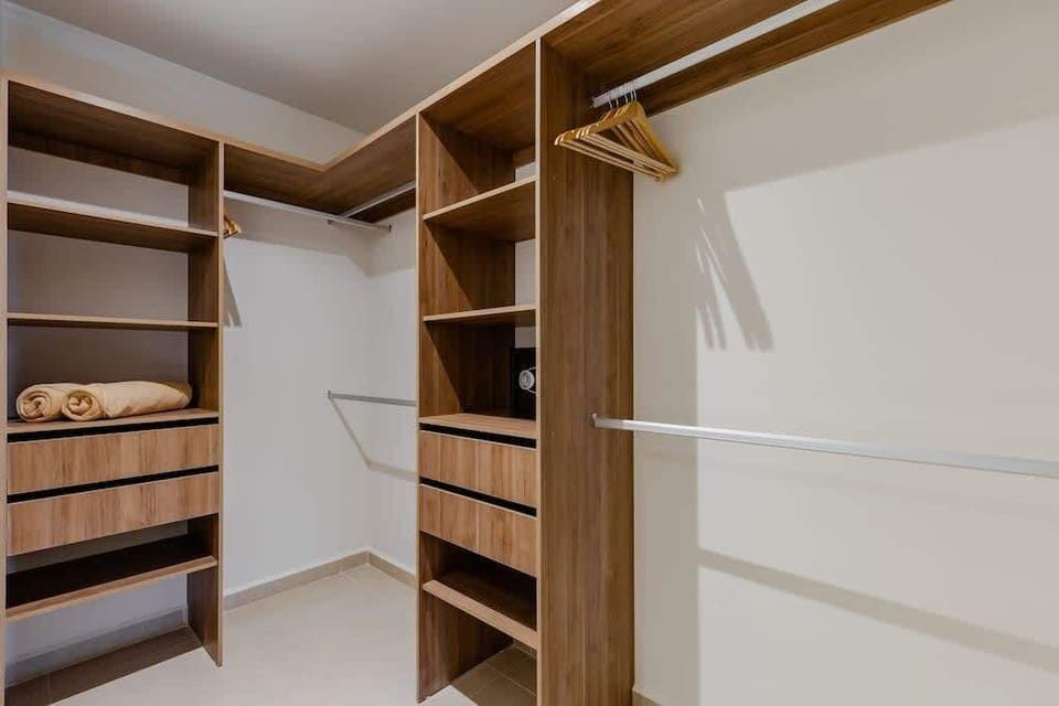 Walking closet. 