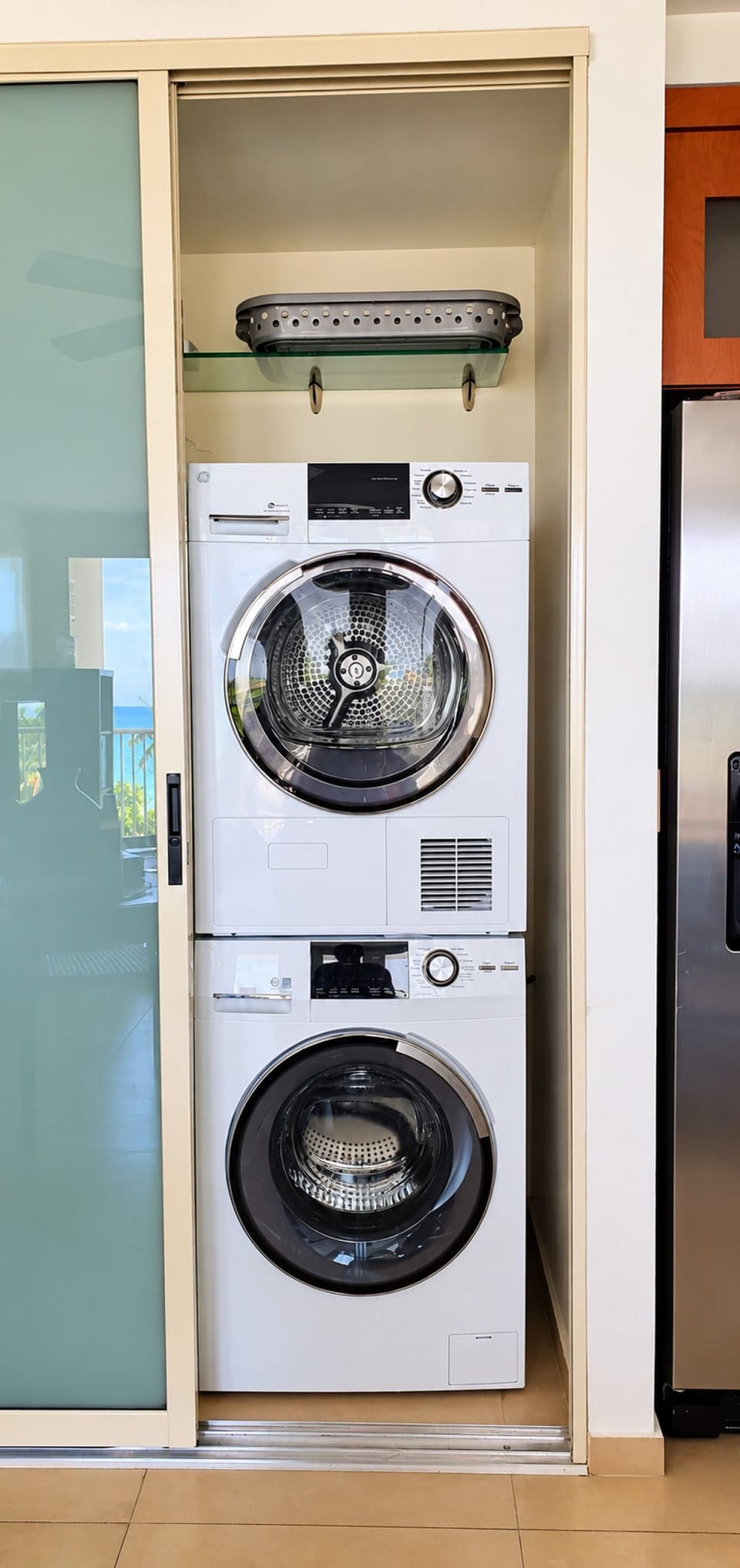 Convenient in-unit washer and dryer.