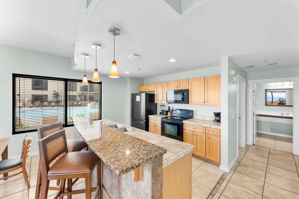 7-web-or-mls-15100 Front Beach Rd 436-7